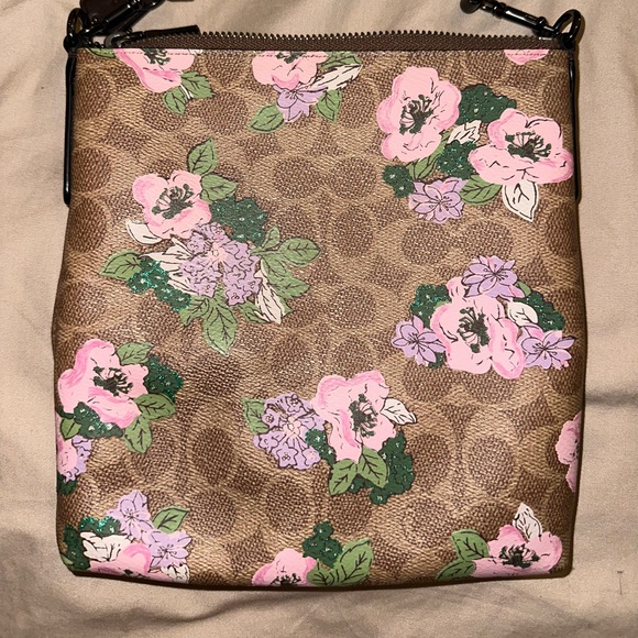 COACH KITT MESSENGER CROSSBODY IN SIGNATURE CANVAS WITH BLOSSOM PRINT - Picture 3 of 5